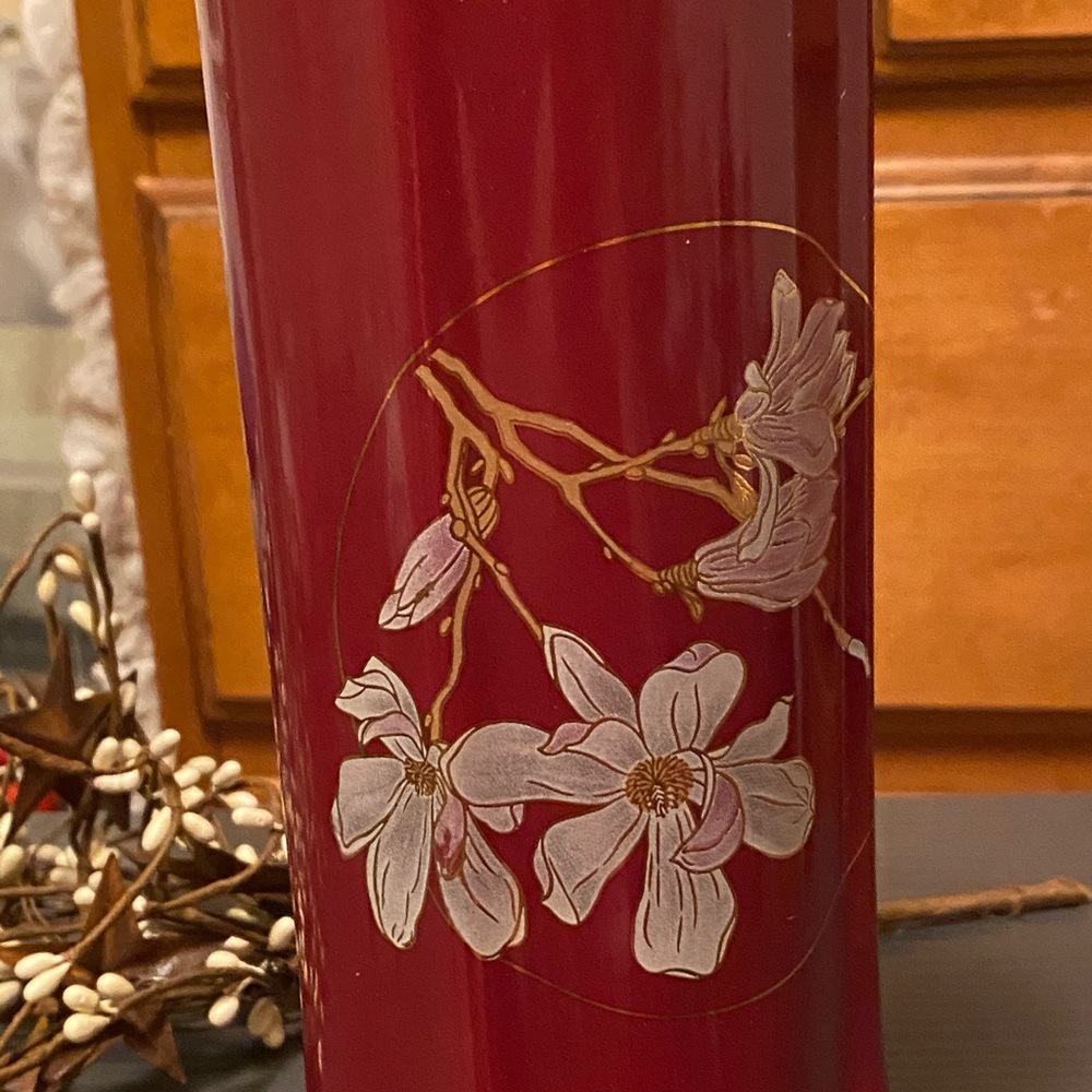 Magnolia vase